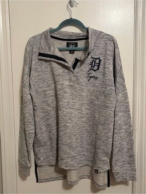'47 Light Gray Pullover with Teal Trim